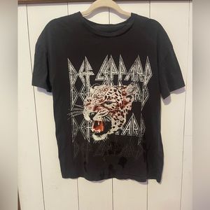 Def leopard graphic tee!